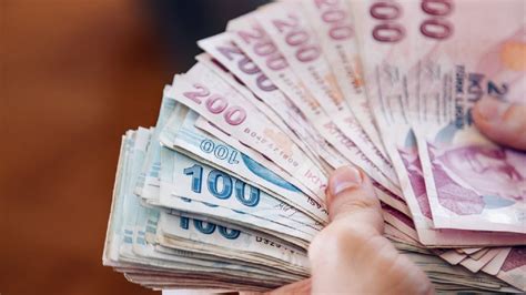 E­s­k­i­ ­A­K­P­­l­i­ ­V­e­k­i­l­e­ ­İ­l­l­e­r­ ­B­a­n­k­a­s­ı­­n­d­a­n­ ­M­i­l­y­o­n­l­u­k­ ­İ­h­a­l­e­